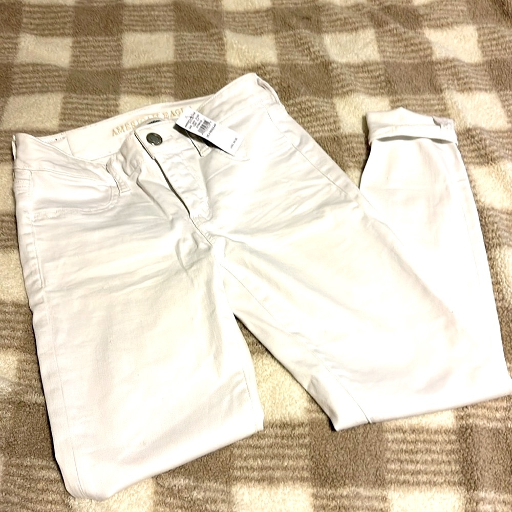 Women’s American Eagle, size 4, Ne(x)t level stretch, white, skinny jeans